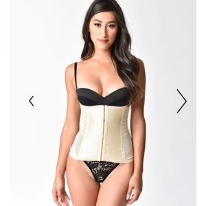 Unique Vintage 1950's waist cincher NWT